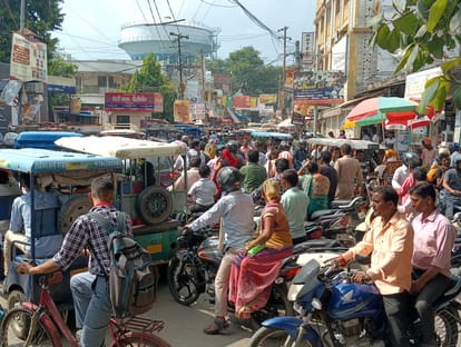 One hour jam in the afternoon in front of Sungarhi police station