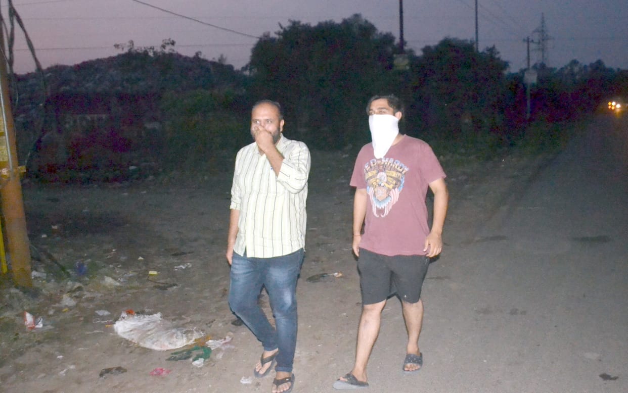 Mountain of garbage on Bhainswal road, people forced to live in foul smell