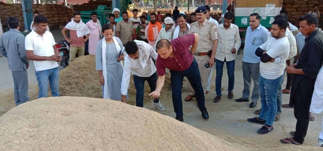 SDM visited the grain market