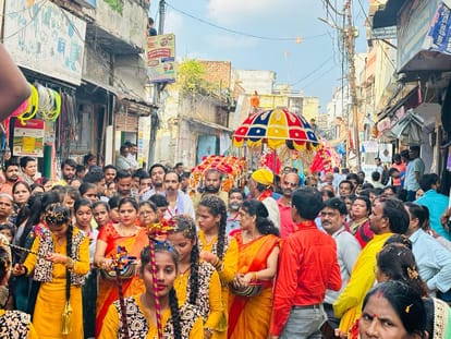 Sai Baba's palanquin taken out with much fanfare in Bisalpur