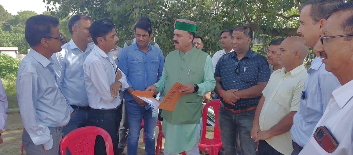 Indradutt Lakhanpal listened to people's problems in Maihar