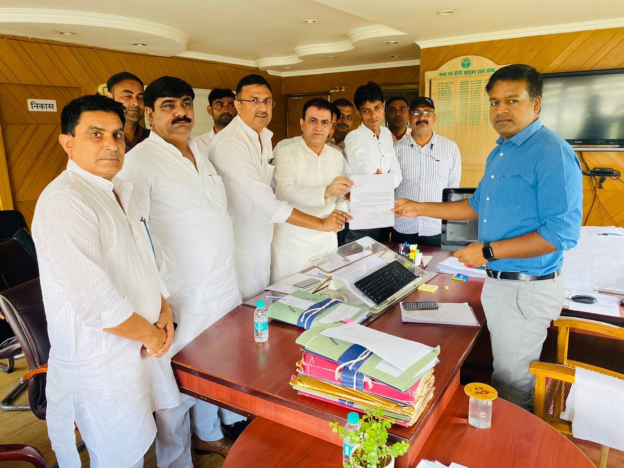 Demand to change sugarcane procurement center of three sugar mills and full payment