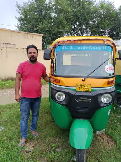 स्वस्थ पेशे की बीमार तस्वीर: अब ऑटो से मरीज लेने आए थे बाइक सवार दलाल, दबोचे गए Now brokers had come to pick up patients by auto, were caught