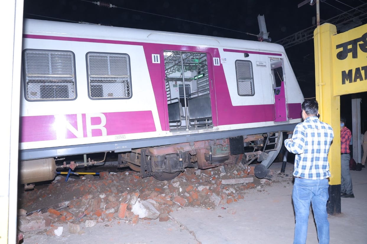 EMU engine breaks stopper, climbs on platform, OHE wire broken, many trains affected
