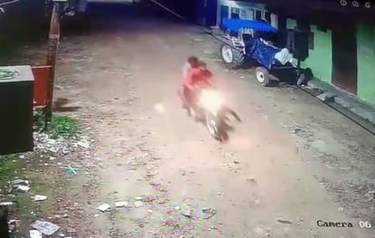 The miscreants stole the mobile phone from the hotel worker and left the bike behind.