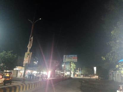 Such darkness in the city, darkness on the roads as soon as the day sets.