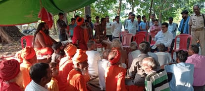 Sadhus and saints rejected Tehsildar's proposal, protest continues