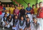 चौखुटिया के बोनाफाइड स्कूल की पूर्व छात्रा इसरो वैज्ञानिक सुनीता आर्या छात्राओं के साथ। संवाद