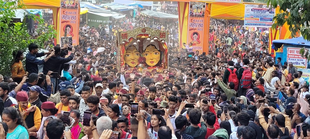 Nainital News Thousands of devotees bid farewell to Mother Nanda Sunanda with tearful eyes.