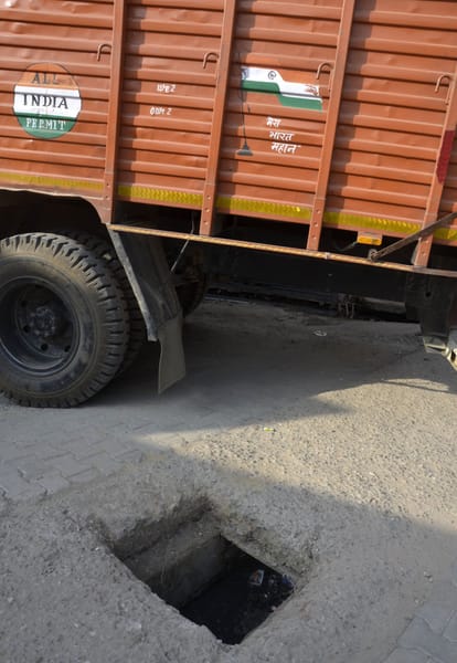 Municipality's eyes closed, you see and move ahead