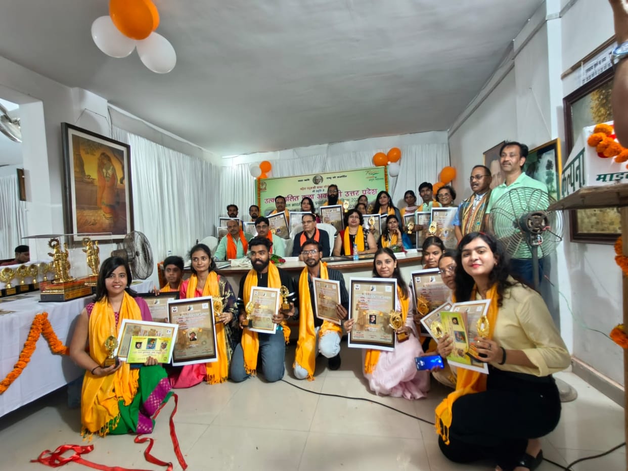 Painters honored at the conclusion of painting exhibition