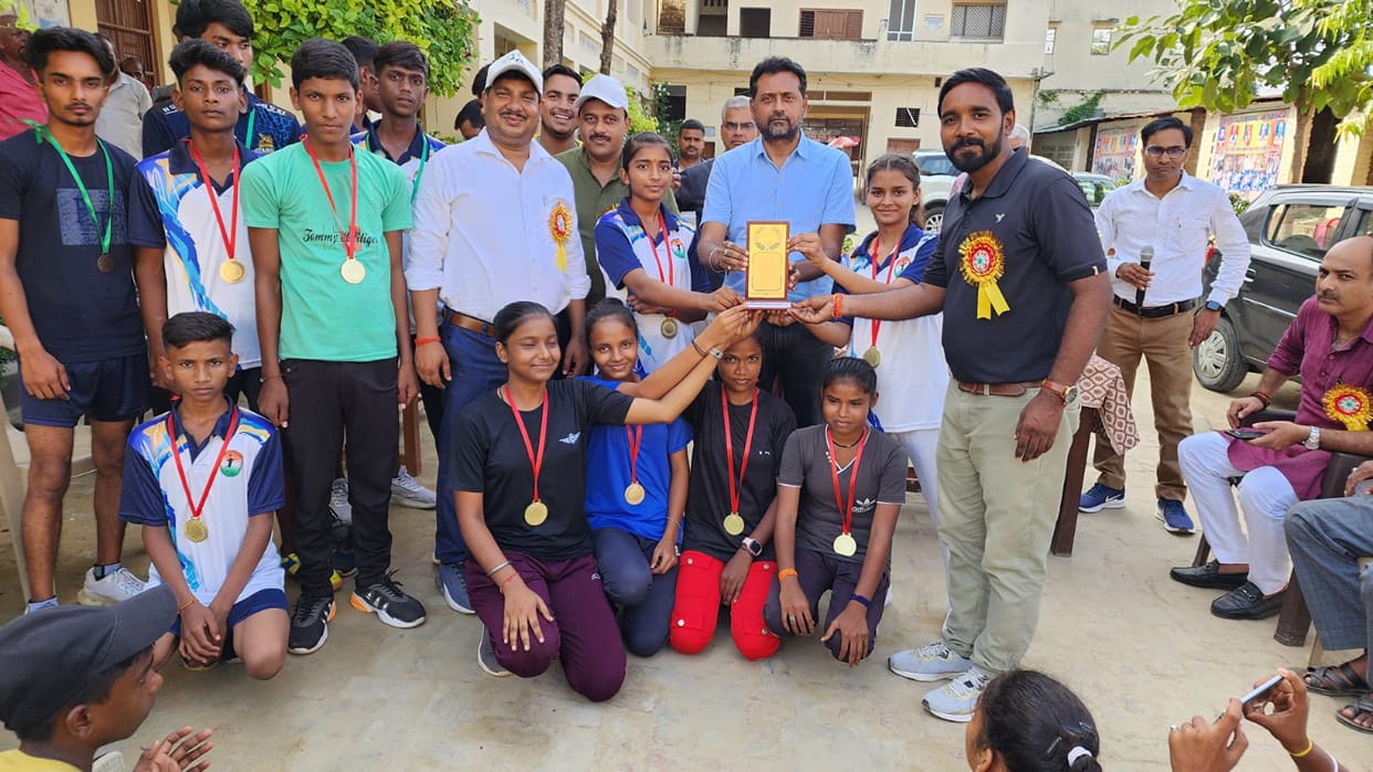 Eight badminton players will go to the state competition