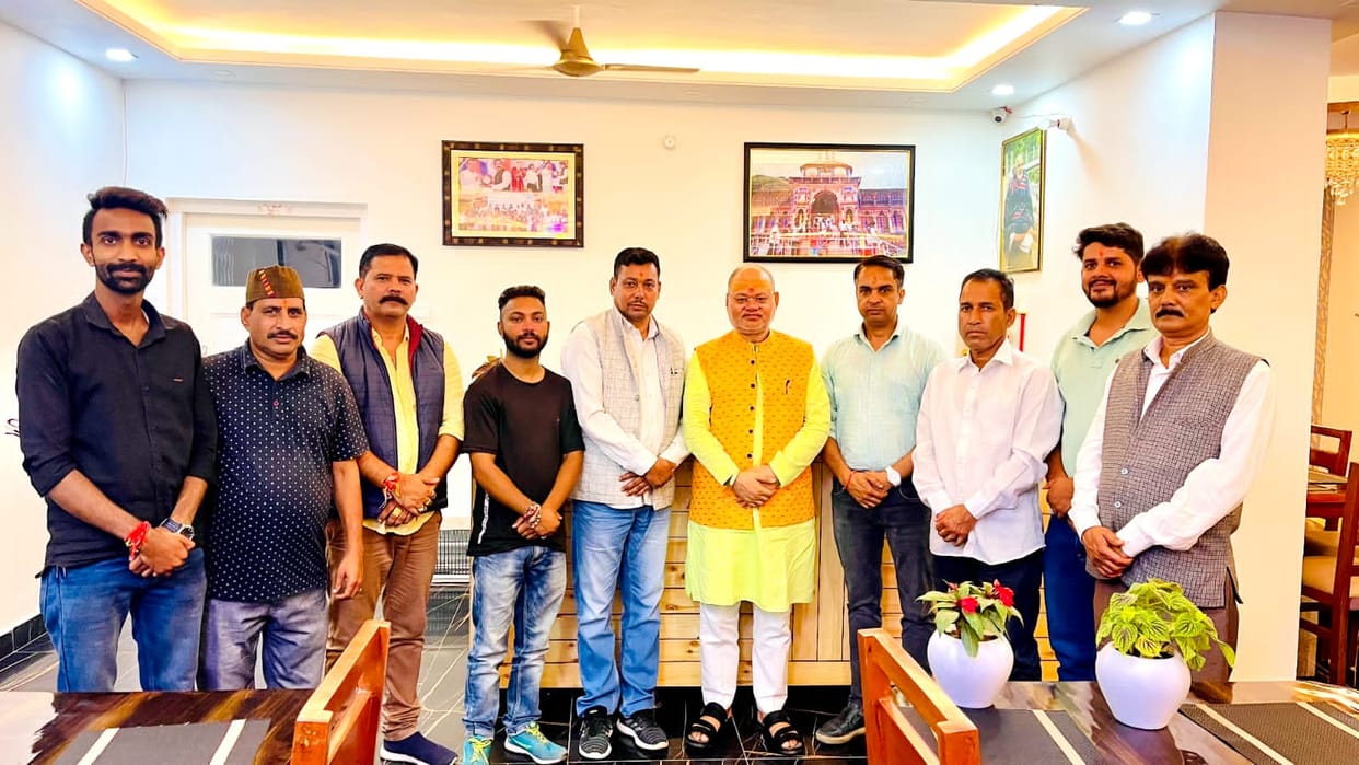 BJP members welcomed Suresh Bhatt