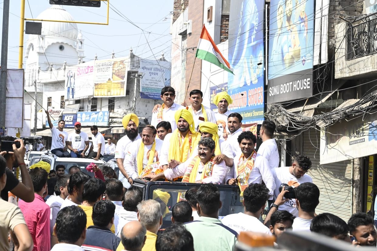Tiranga Yatra taken out on Shaheed Bhagat Singh Jayanti, world record created by painting with blood