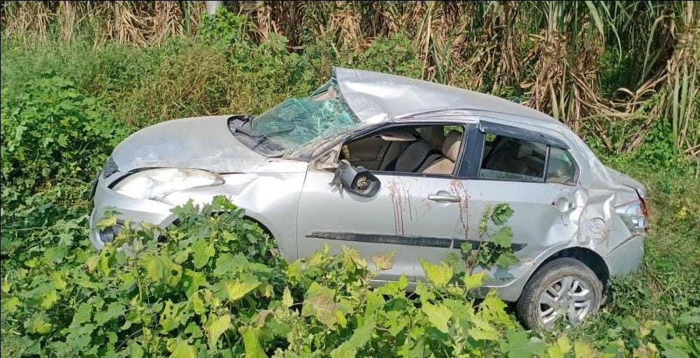 Car included in mayor's convoy overturns, two injured including councilor