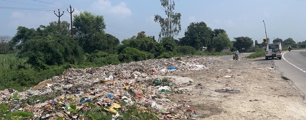 Garbage is being dumped on the highway, NHAI fears accident
