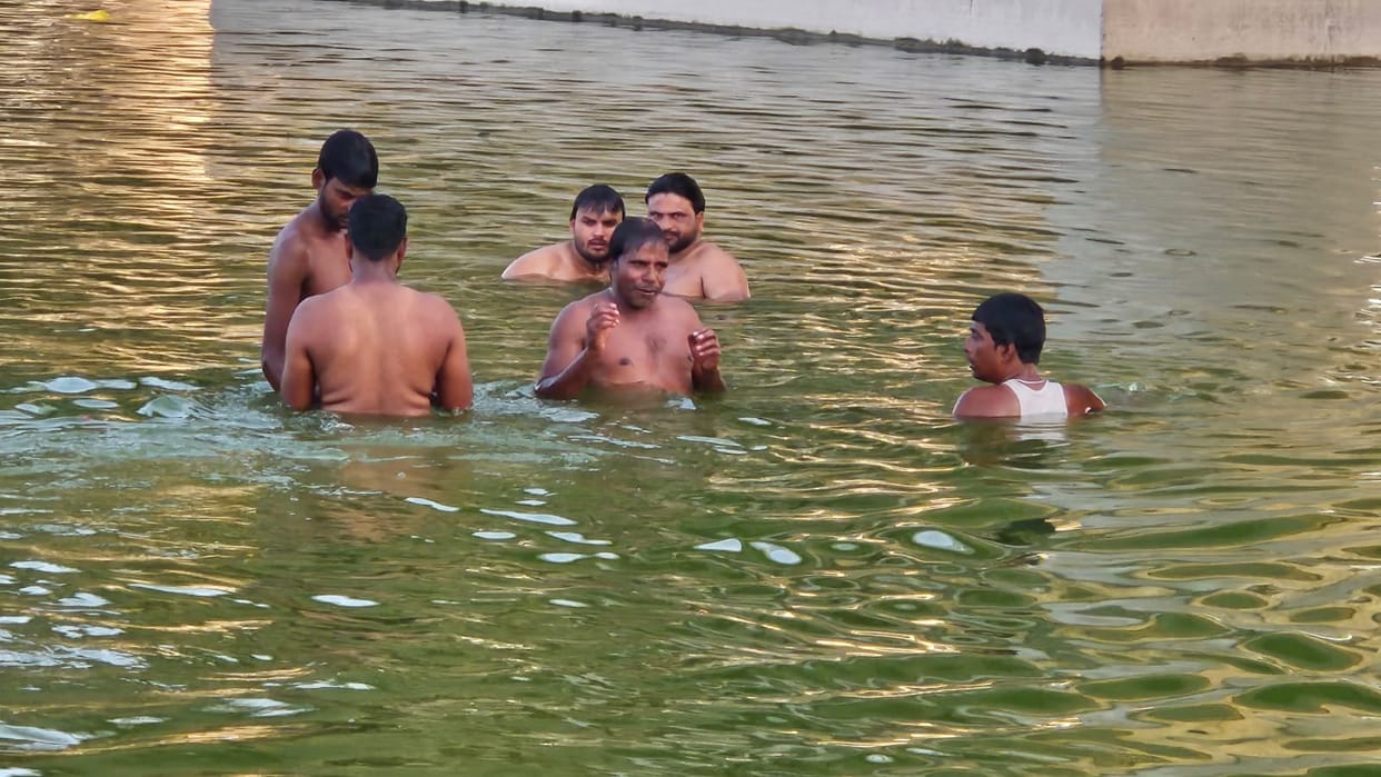Two friends drowned while taking bath in Yamuna, body of one found