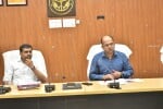 उधोग बंधु की बैठक को संबाोधित करते डीएम पवन अग्रवाल व सीडीओ जयेंद्र कुमार