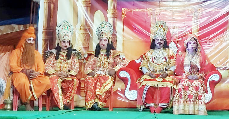 Kaikeyi asked for two boons from Dashrath
