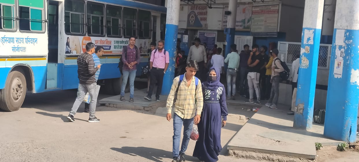 Two trains canceled due to farmer movement in Punjab, many ran late, buses were crowded