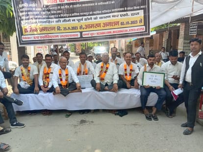 Advocates' picketing continues, traders got support