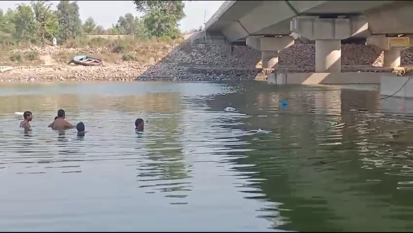 After 26 hours, the body of Asif, the second youth who drowned in Yamuna, was found.