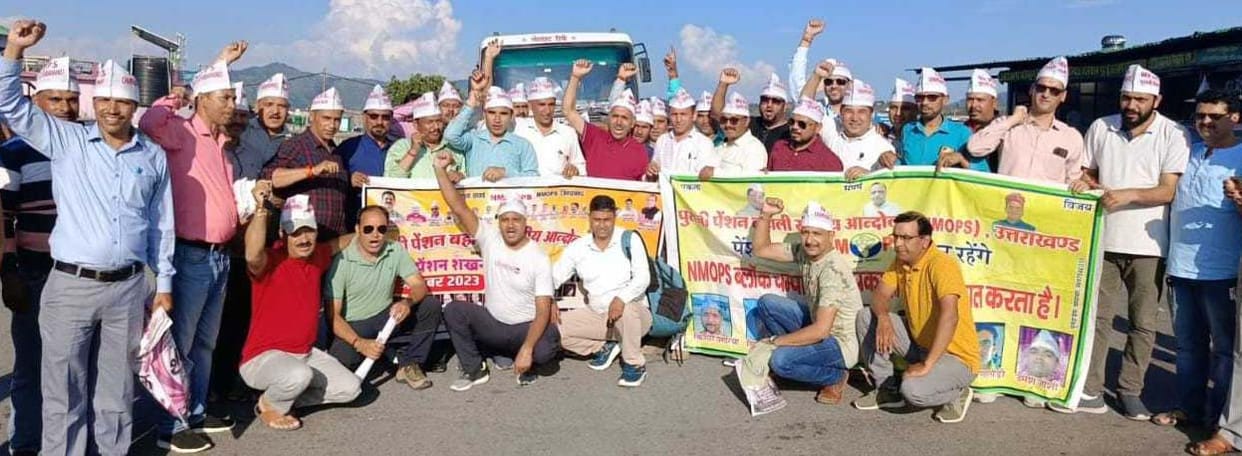 Hundreds of workers and teachers left for Delhi Hunkar Rally