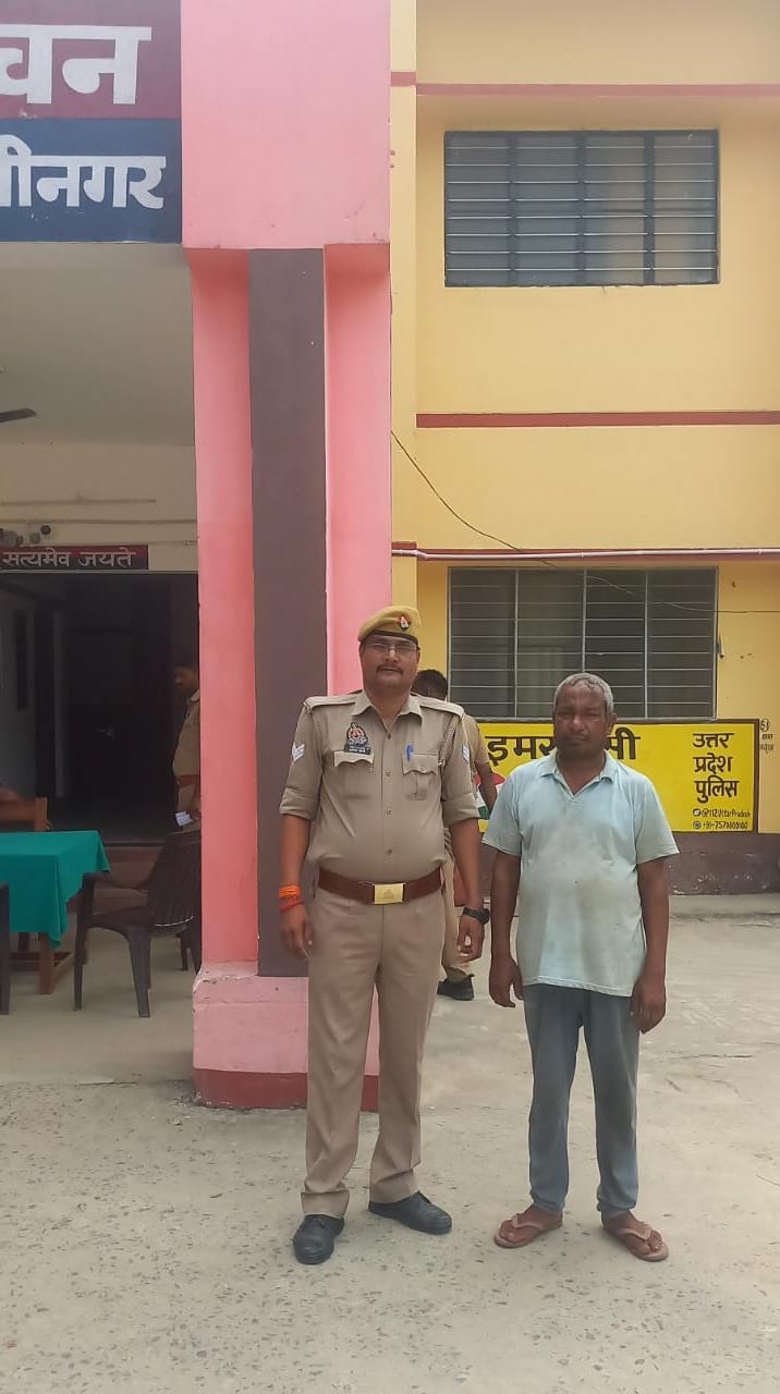 He was beating his wife with a gun on his temple, the police officer who came to save her ran away