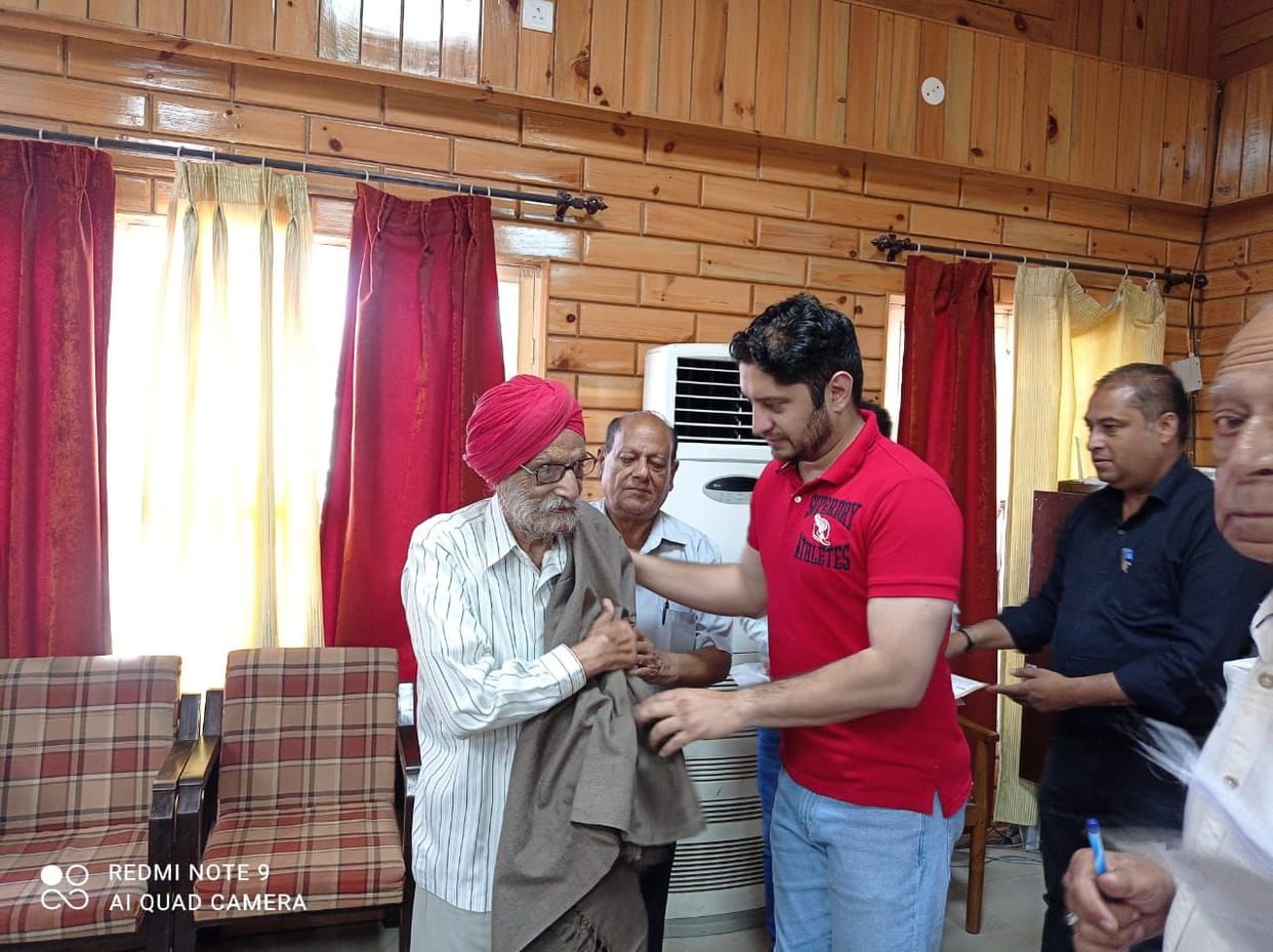 International Elderly Day: Deputy Commissioner honored centenarian voters