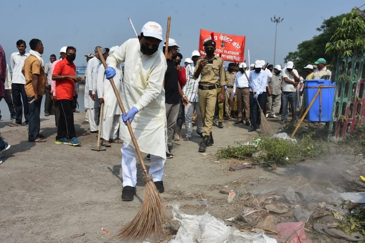 Khaas-o-Aam became a participant in the cleanliness campaign