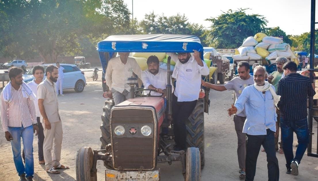Farmers demonstrated due to non-purchase of millet