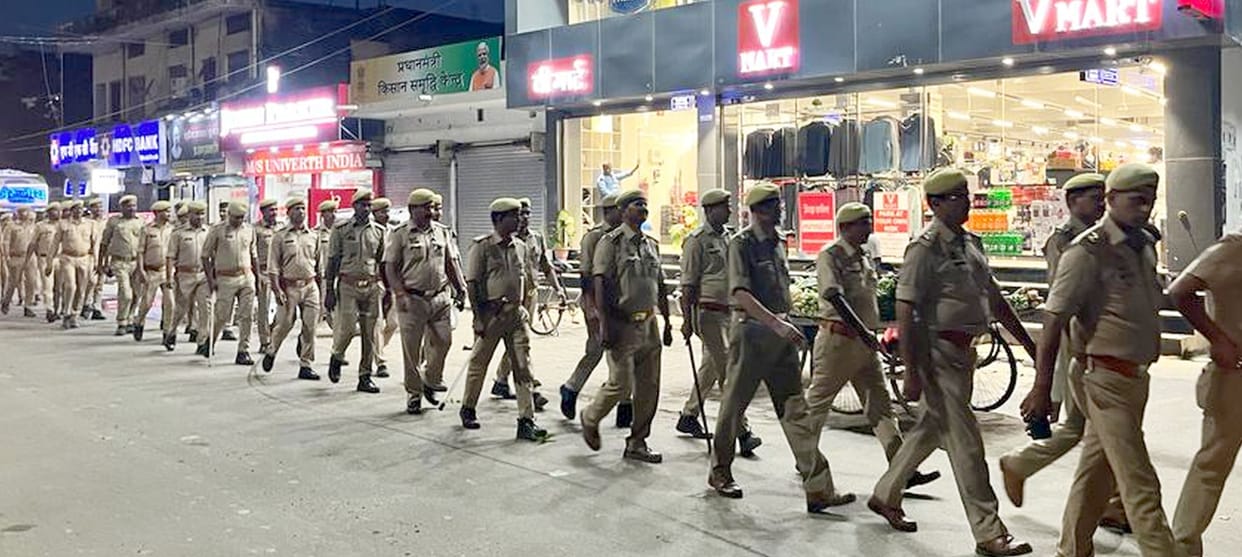 Monitoring every step of police through foot patrolling app.