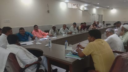 Bareilly News: फरीदपुर नगर पालिका की बोर्ड बैठक में 40 फीसदी कमीशन के मुद्दे पर हंगामा Uproar over the issue of 40 percent commission in the board meeting of Faridpur Municipality