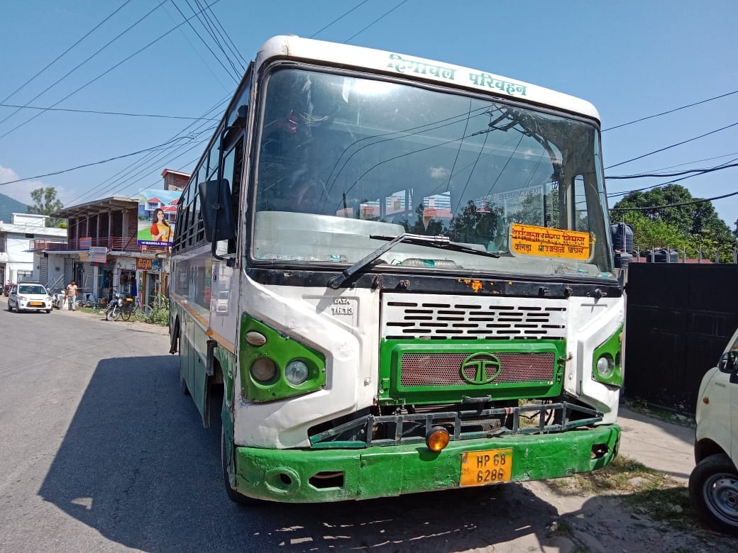 The bus going from Dharamshala to Shimla broke down on reaching Nadaun.