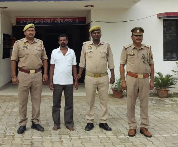 When the son refused to drink alcohol, he stabbed his father and uncle with a knife.