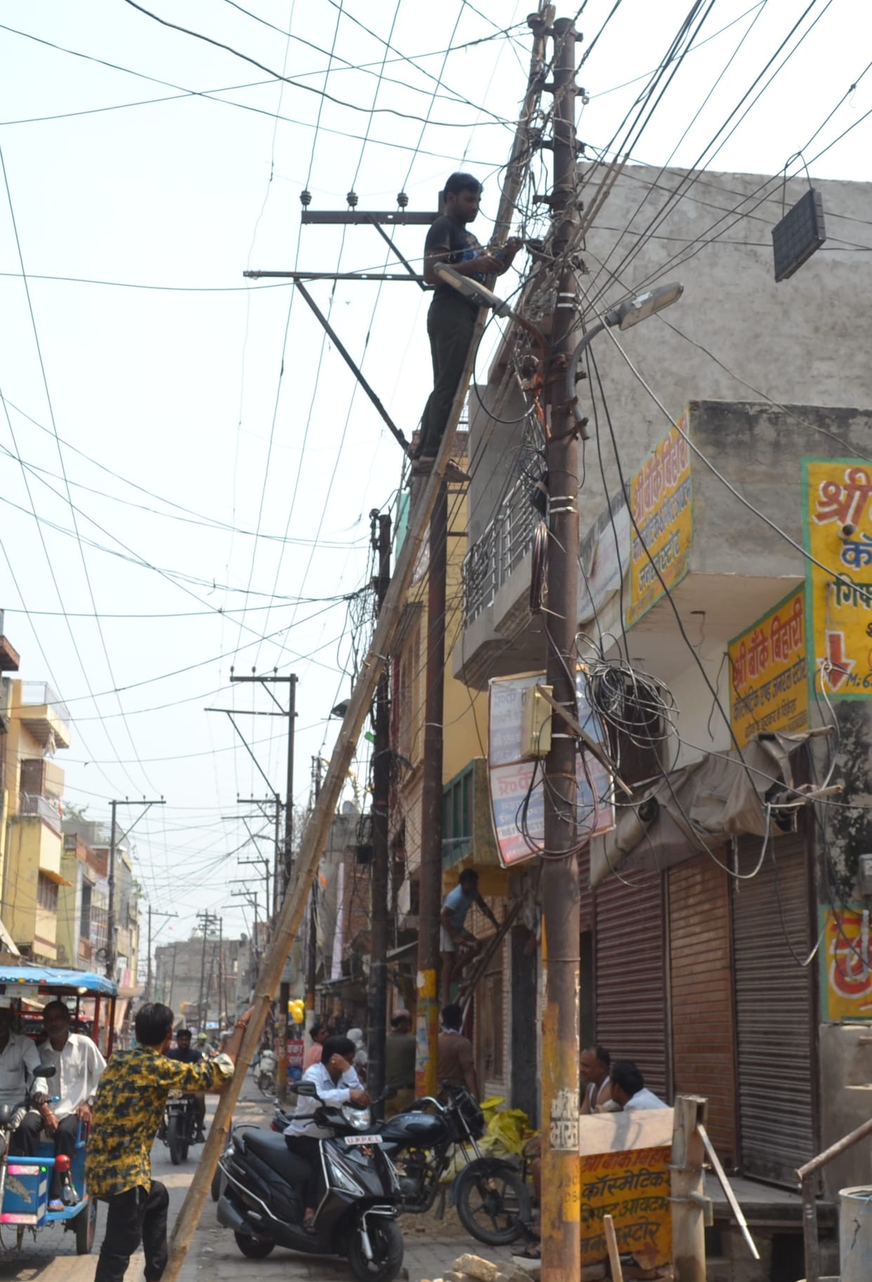 Electricity stopped for five hours, people yearned for water