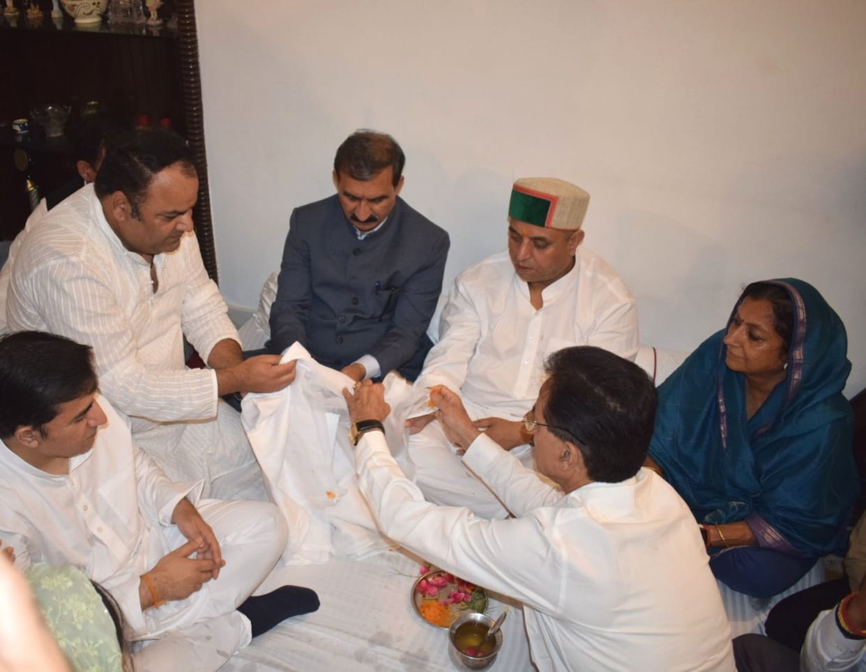 CM attended the funeral of MLA Neeraj's mother.