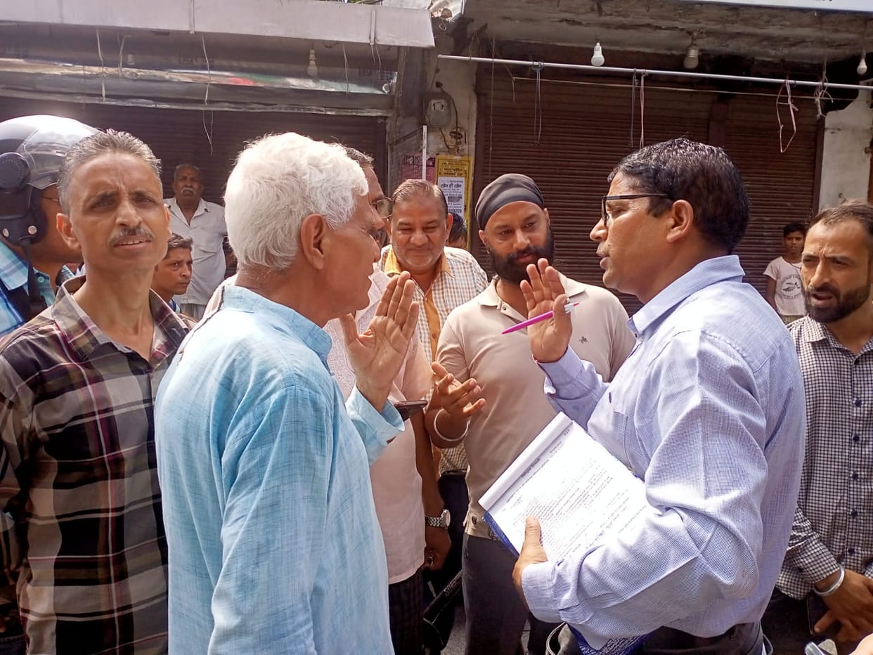 Challan of 15 shops open on national holiday