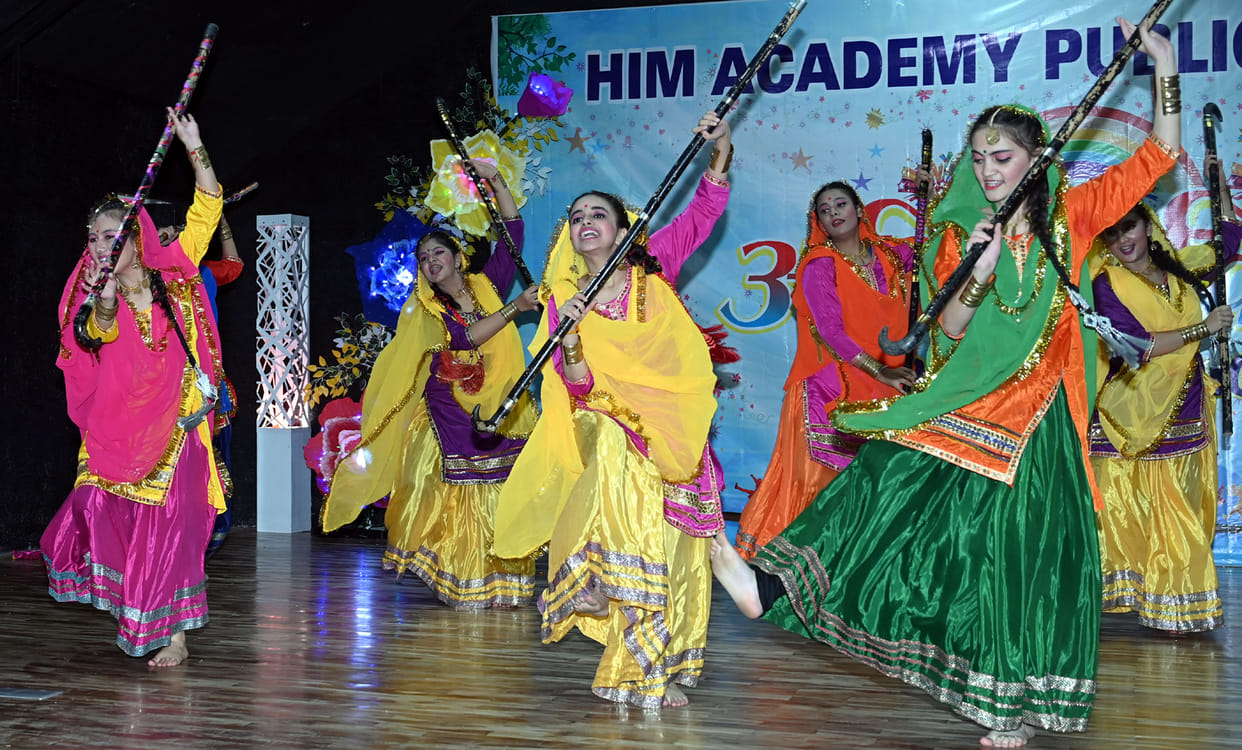 250 meritorious honored in annual prize distribution ceremony