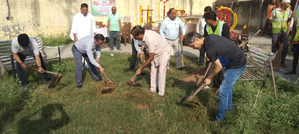 Officials and common people engaged in cleanliness campaign