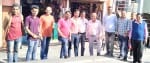 भूकंप आने के बाद दहशत में बाहर निकले चंपावत के लोग। संवाद