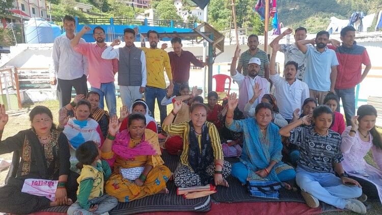 The women of the post office ward gave support