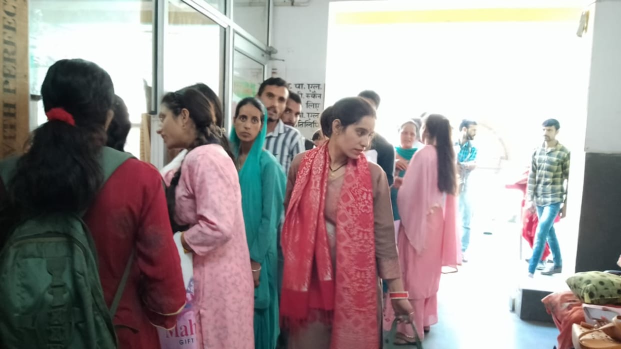 More than 125 employees are out, there is a lot of patients, how should the government handle the crowd?