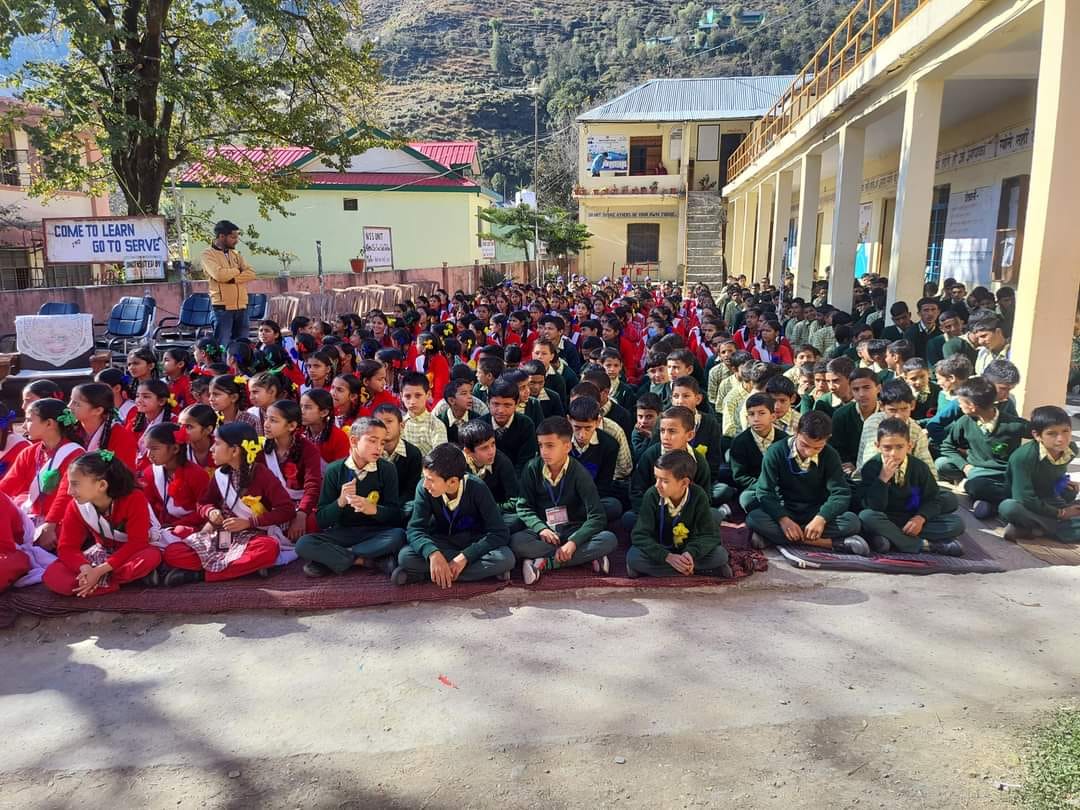 Education department's plan incomplete, sitting under open sky becomes a compulsion