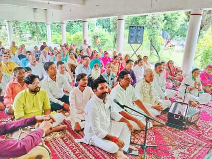 Radhamadhav Sankirtan Mandal donated shramdaan in Mukti Dham