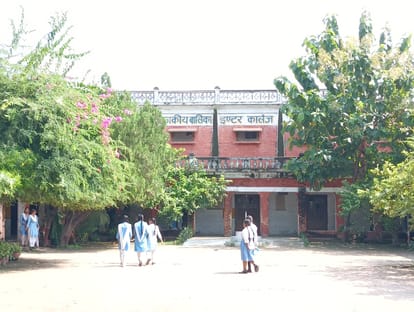 The responsibility of teaching 1958 girl students rests on the shoulders of 15 teachers.