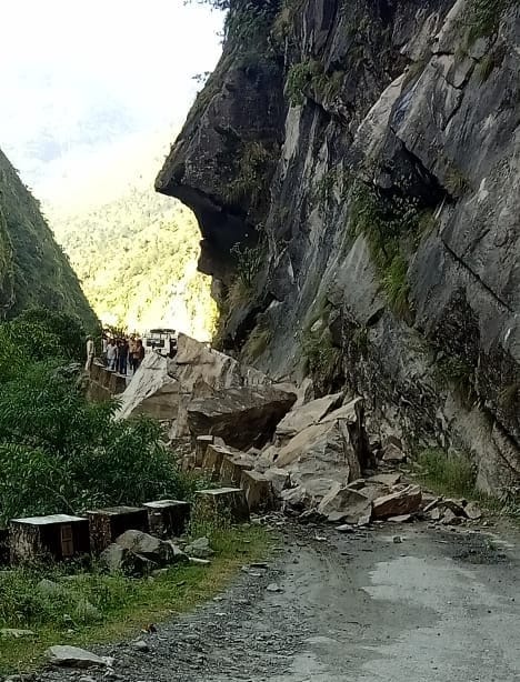 Traffic disrupted due to mountain cracking in Tawaghat