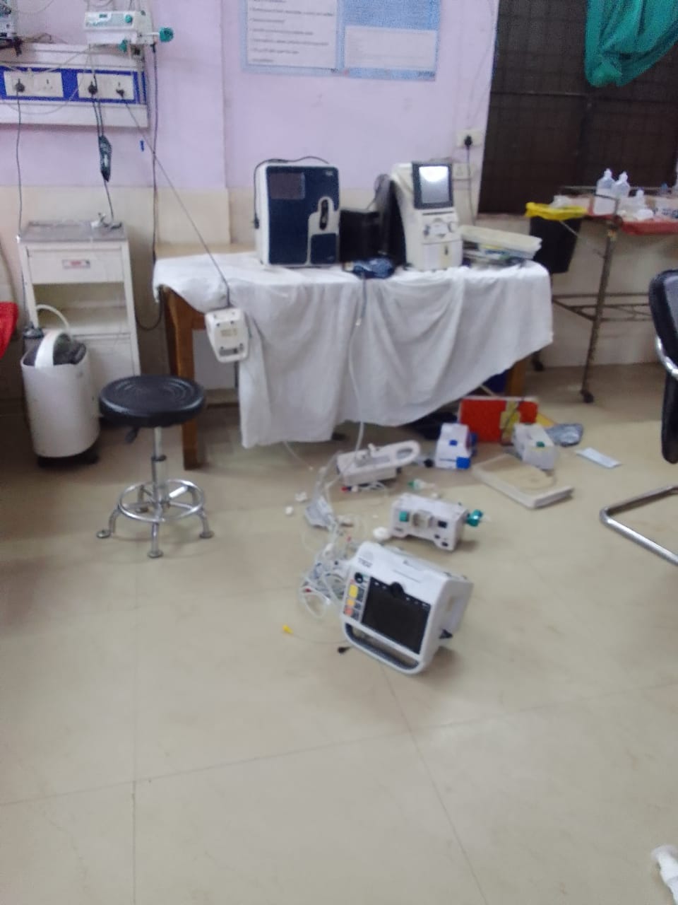 Child dies in district hospital, attendants vandalize, doctor beaten up