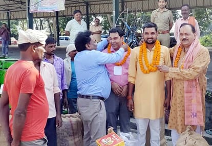 First day of paddy procurement: Silence at purchasing centres, brokers buzzing