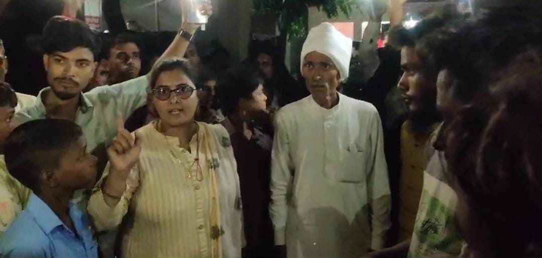 Ruckus at the post demanding arrest, police resorted to lathicharge